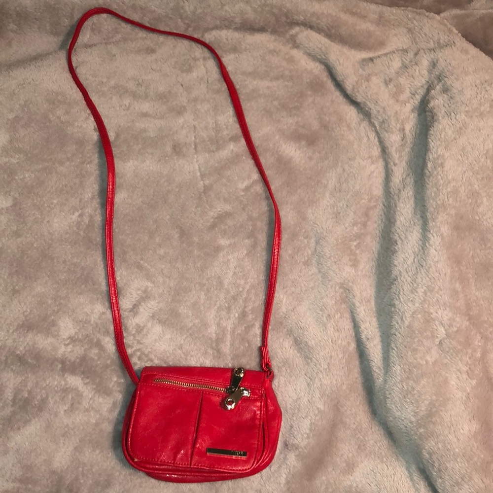 small red kenneth cole reaction cross body purse